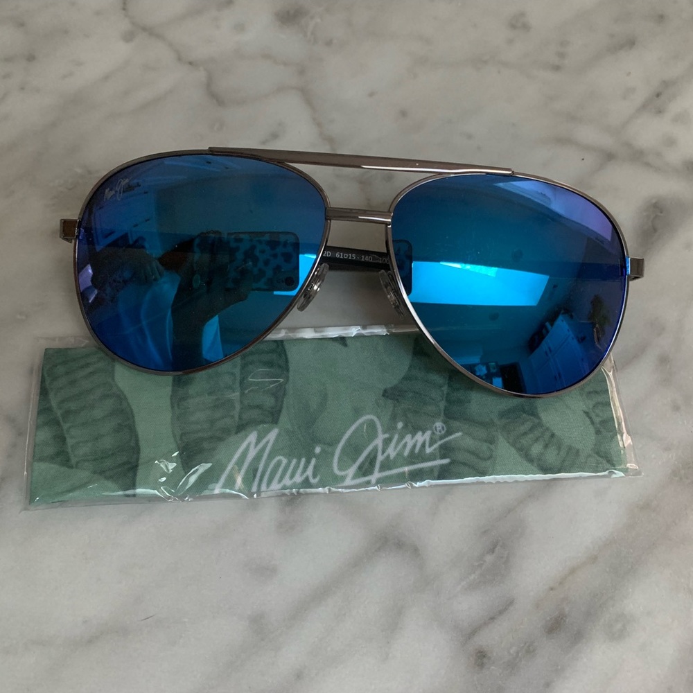 New Blue & Silver Maui Jim Aviators